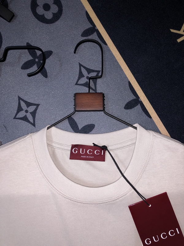ブランドTシャツ側面デザイン